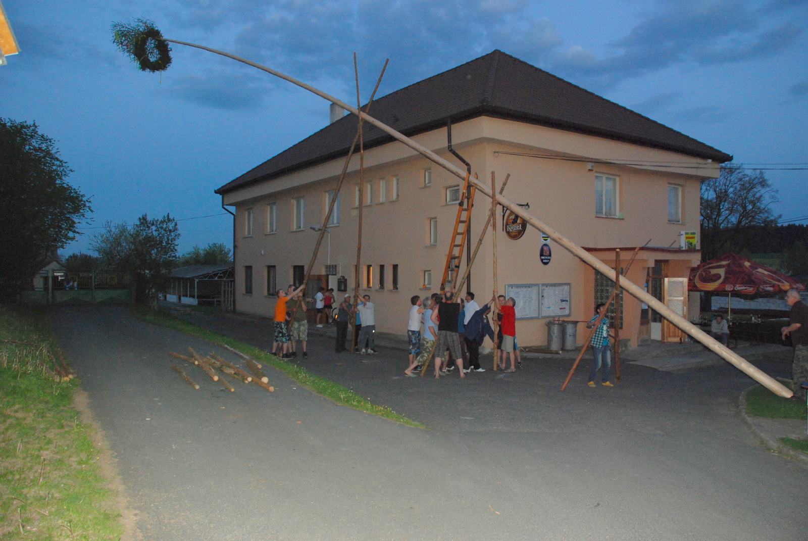 Stavění máje & prvomájový průvod r.2015